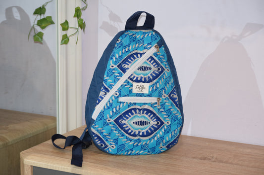 Zila ar sudraba akcentiem