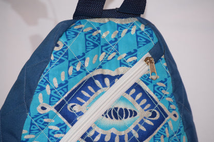 Zila ar sudraba akcentiem